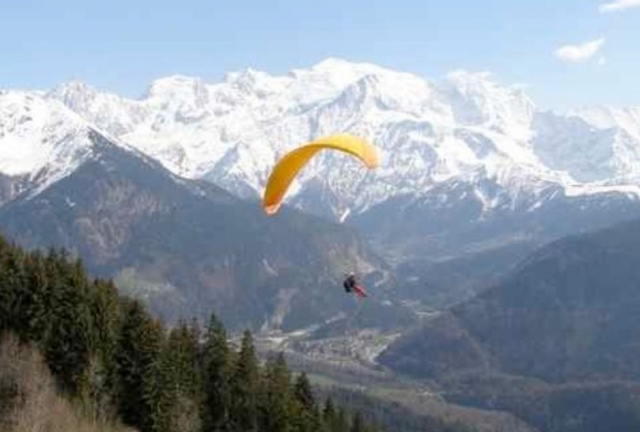 Chamonix paragliding